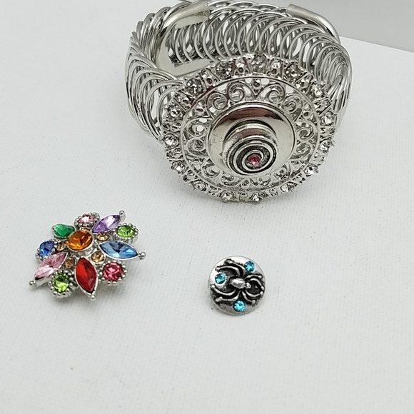 Snap It Exspanble Bracelet 3 Charms Silver Tone - Picture 4 of 6